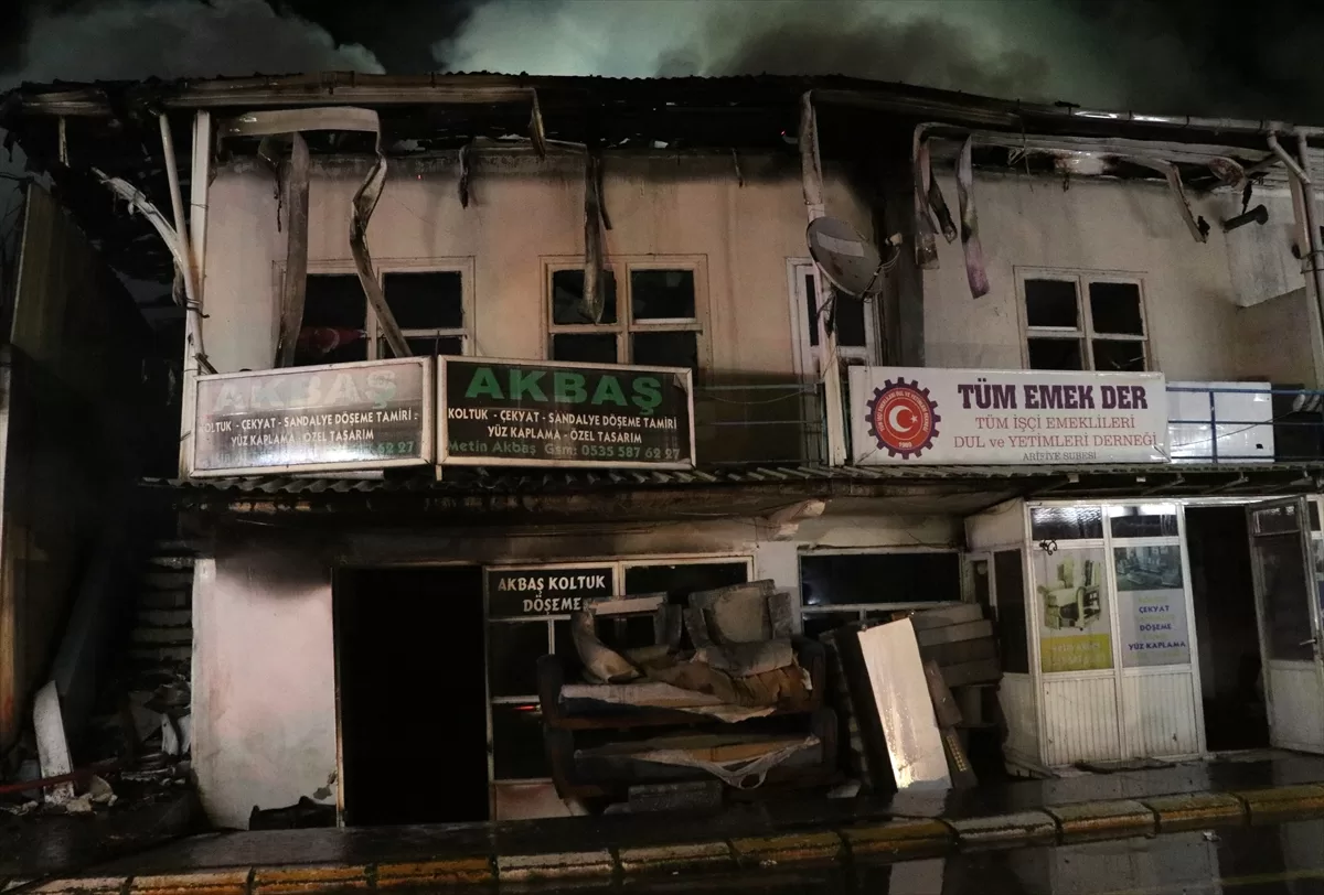 Sakarya’da yangında ev ve iş yerinde hasar oluştu