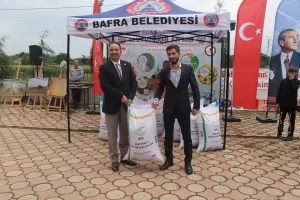 SAMSUN (AA) – Samsun'un Bafra ilçesinde çeltik tohumu dağıtımı ve