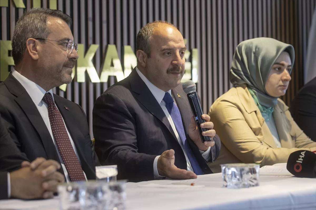 Sanayi ve Teknoloji Bakanı Varank, AK Parti Esenyurt İlçe Başkanlığı'nda konuştu: