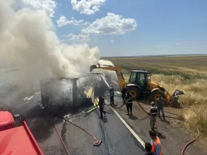 ŞANLIURFA (AA) – Şanlıurfa'nın Hilvan ilçesinde devrildikten sonra alev alan