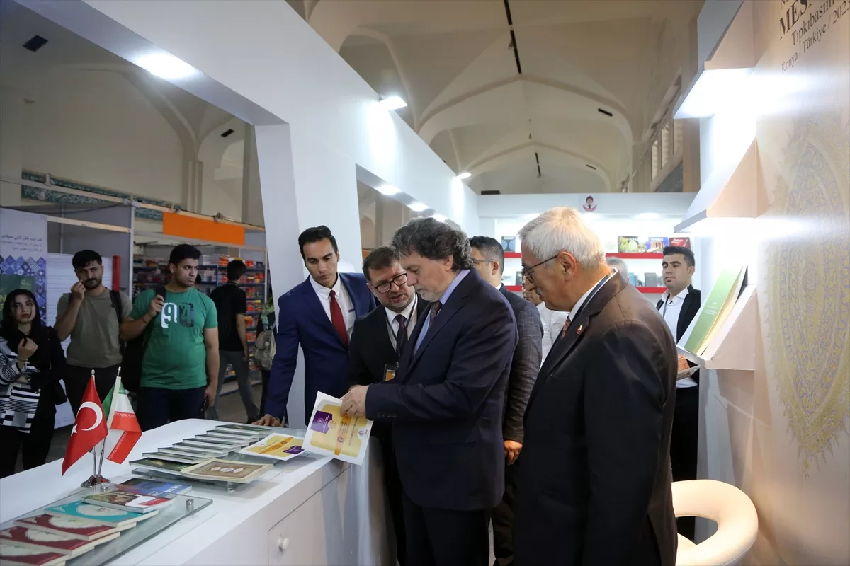 Tahran 34. Uluslararası Kitap Fuarı kapılarını ziyaretçilere açtı