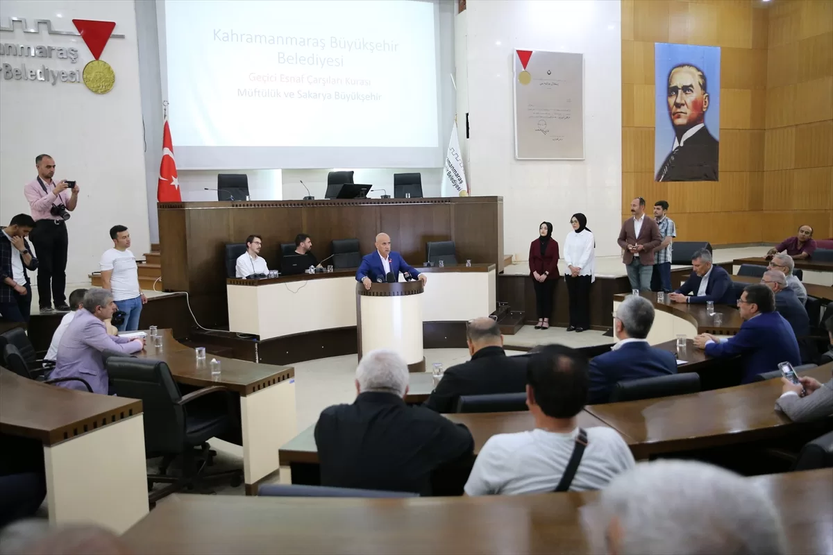 Tarım ve Orman Bakanı Kirişci, Kahramanmaraş'ta geçici esnaf çarşısının kura törenine katıldı: