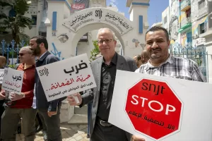 TUNUS (AA) – Tunus'ta gazeteciler, ülkede basın özgürlüğüne yönelik ihlalleri