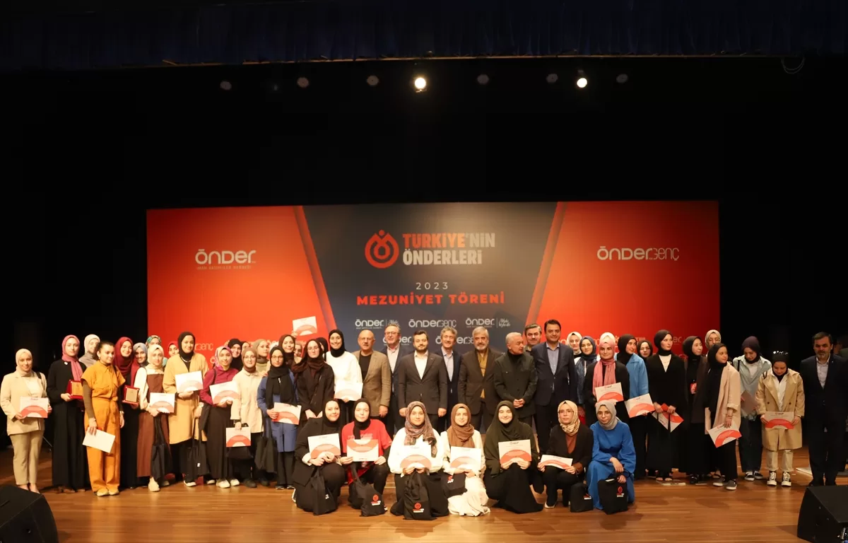 “Türkiye'nin Önderleri” programı ikinci mezunlarını verdi