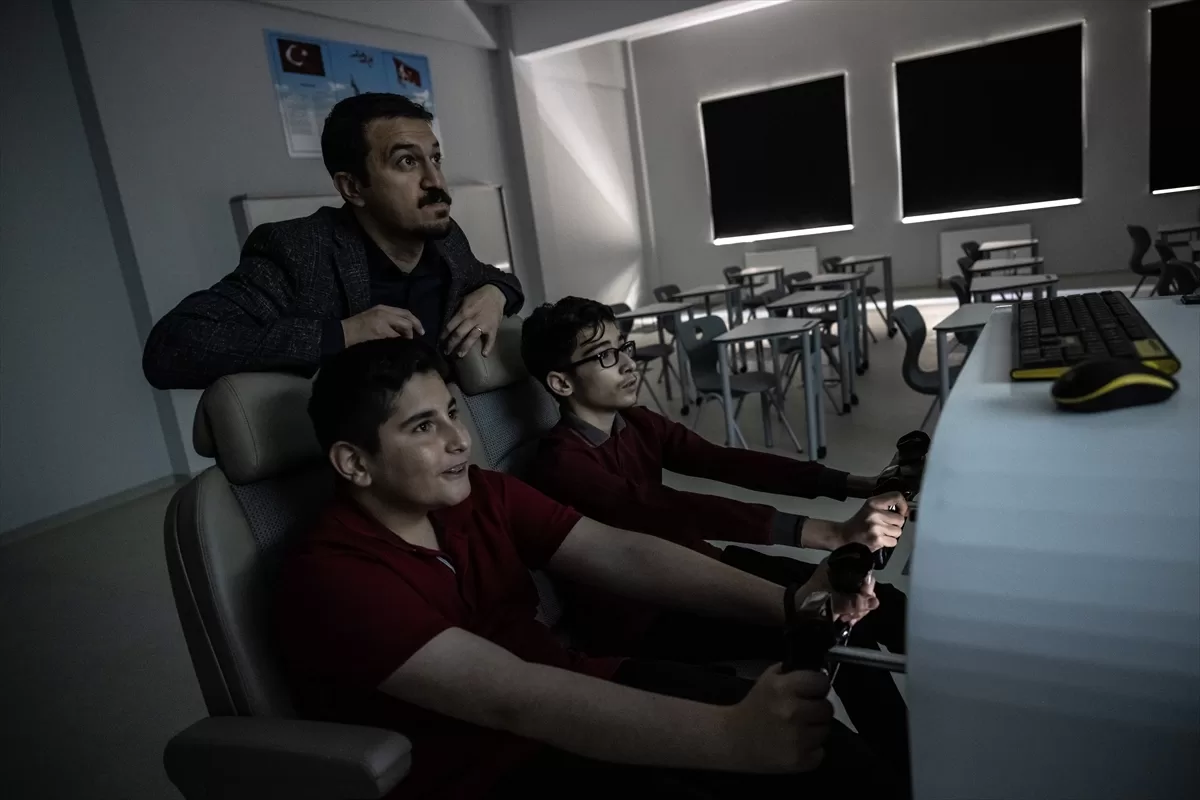Türkiye'nin uzay ve havacılık teknolojisi alanında ilk meslek lisesi öğrencilerini bekliyor