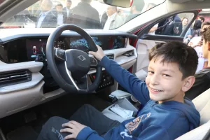 ÇANKIRI (AA) – Çankırı'da tanıtılan Türkiye'nin yerli otomobili Togg'a vatandaşlar