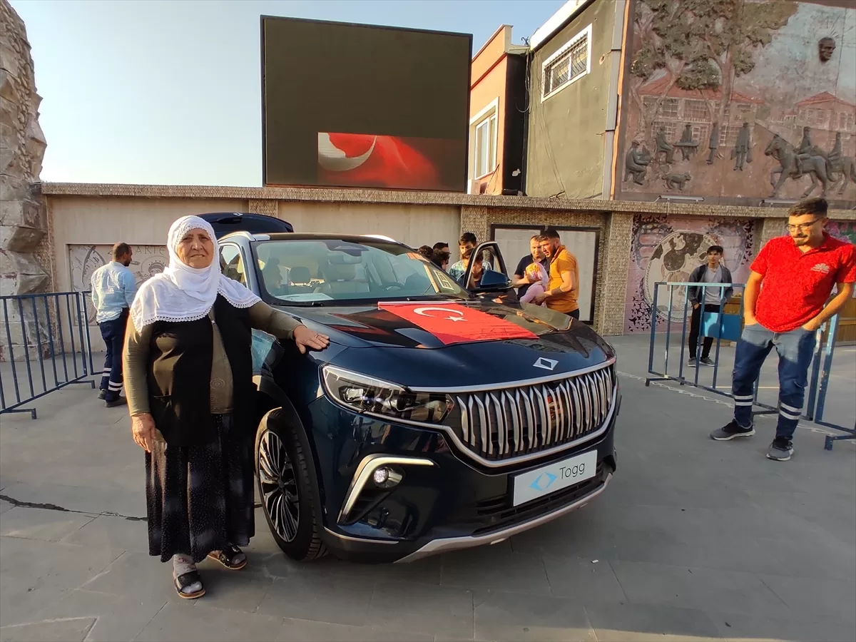 Türkiye'nin yerli otomobili Togg, Hatay Erzin'de sergilendi