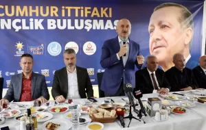 - "Bir tarafta milletin gönlüne girmiş ve 21 yıldır milleti