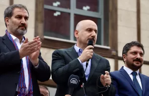 - "Şimdi vizyonsuz ve çapsız adayları ile birlikte Türkiye'yi tekrar