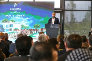 VAN (AA) – Van'ın Edremit ilçesinde Van Gölü kıyısında yapımı