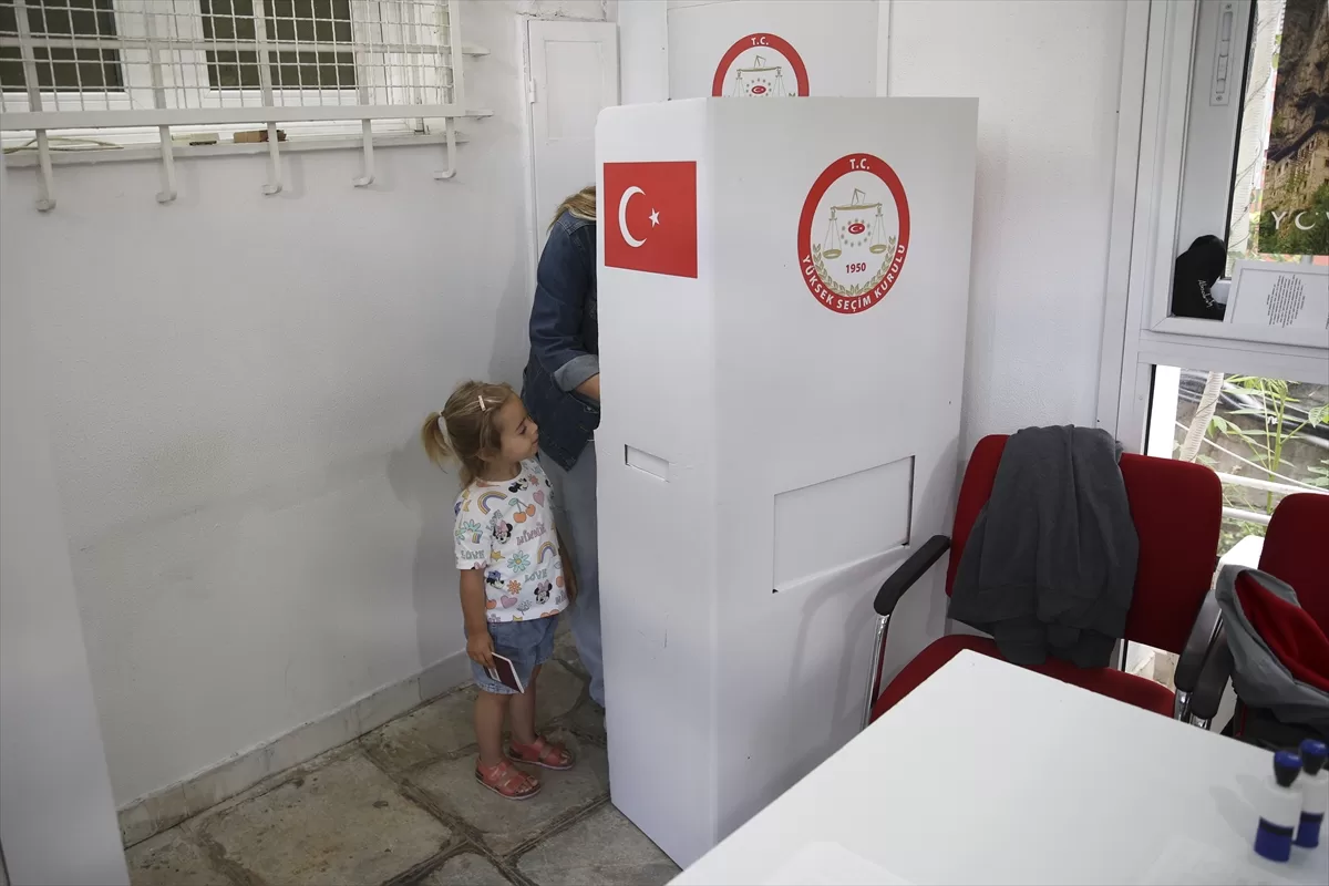 Yunanistan'da seçmenler Türkiye'deki 14 Mayıs seçimleri için oy kullanmaya devam ediyor