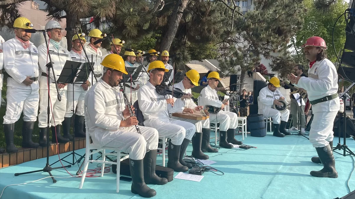 Zonguldak'ta “Madenci Korosu” Türk Mutfağı Haftası'na özel konser verdi