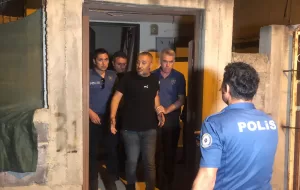 ADANA (AA) – Adana'nın Yüreğir ilçesinde havaya ateş açan 2