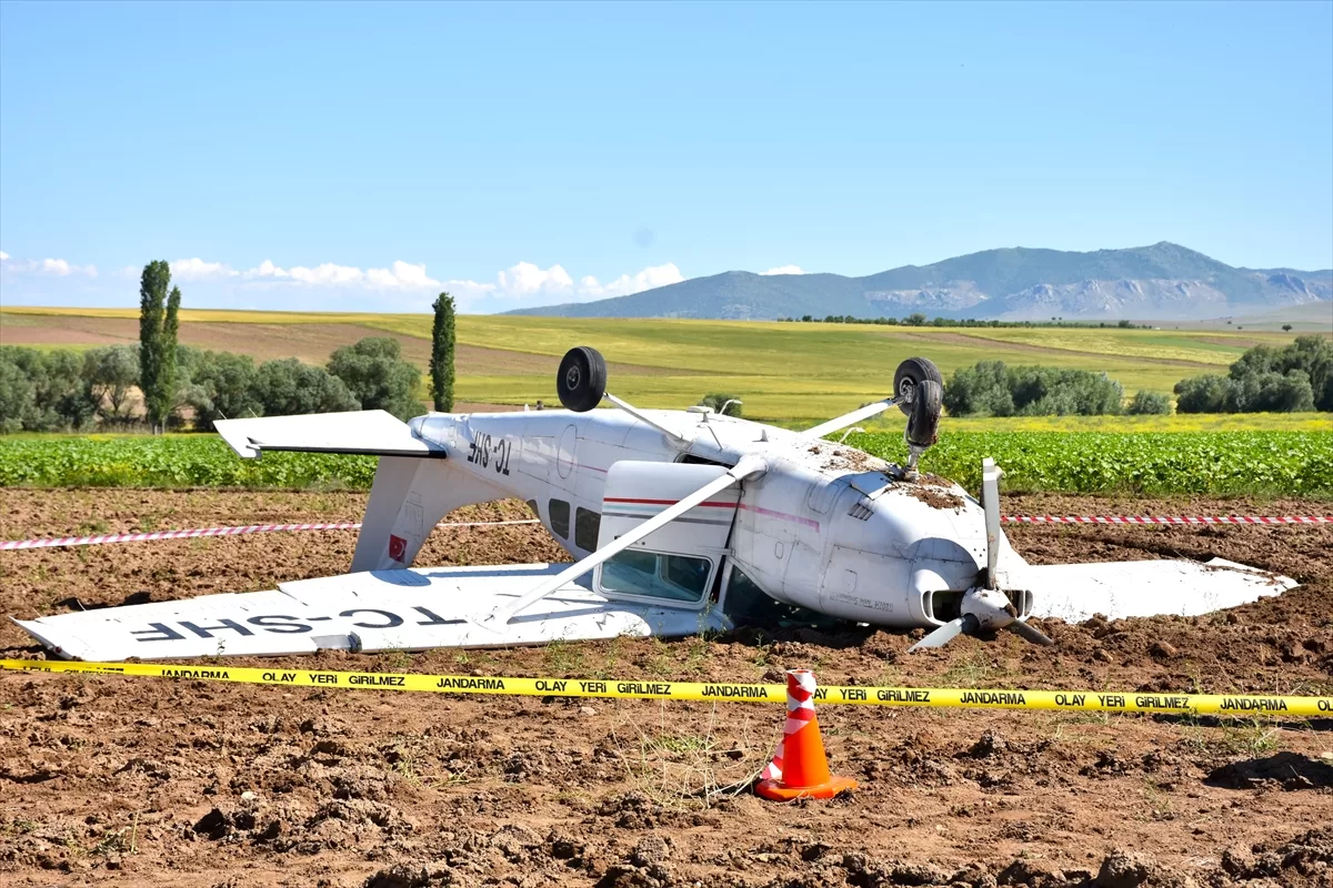 GÜNCELLEME 3 – Aksaray'da düşen sivil eğitim uçağındaki 2 kişi yaralandı