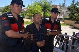 AMASYA (AA) – Amasya'nın Merzifon ilçesinde bıçakla yaralanan kişi, kaldırıldığı