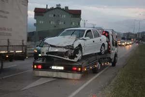 AMASYA (AA) – Amasya'nın Suluova ilçesinde üç otomobilin çarpıştığı kazada