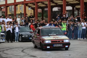 ANKARA (AA) – Ankara'nın Kahramankazan ilçesinde, modifiye araç etkinliği gerçekleştirildi.