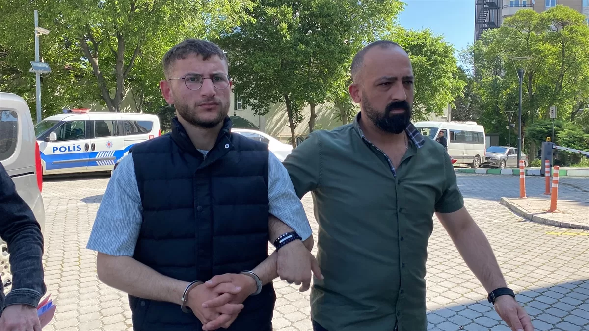 Ardahan'da ağabeyini bıçaklayan şüpheli Samsun'da sahilde yürürken yakalandı