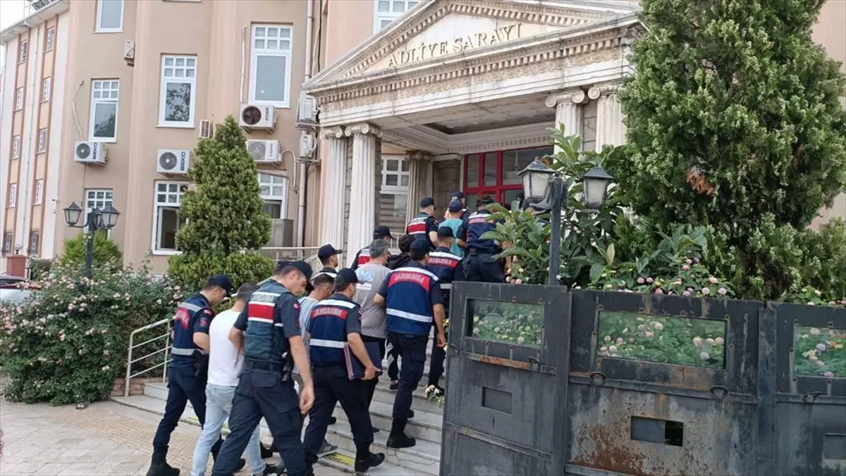 Aydın ve İzmir'de terör örgütü TKP/ML-TİKKO'ya yönelik operasyon düzenlendi