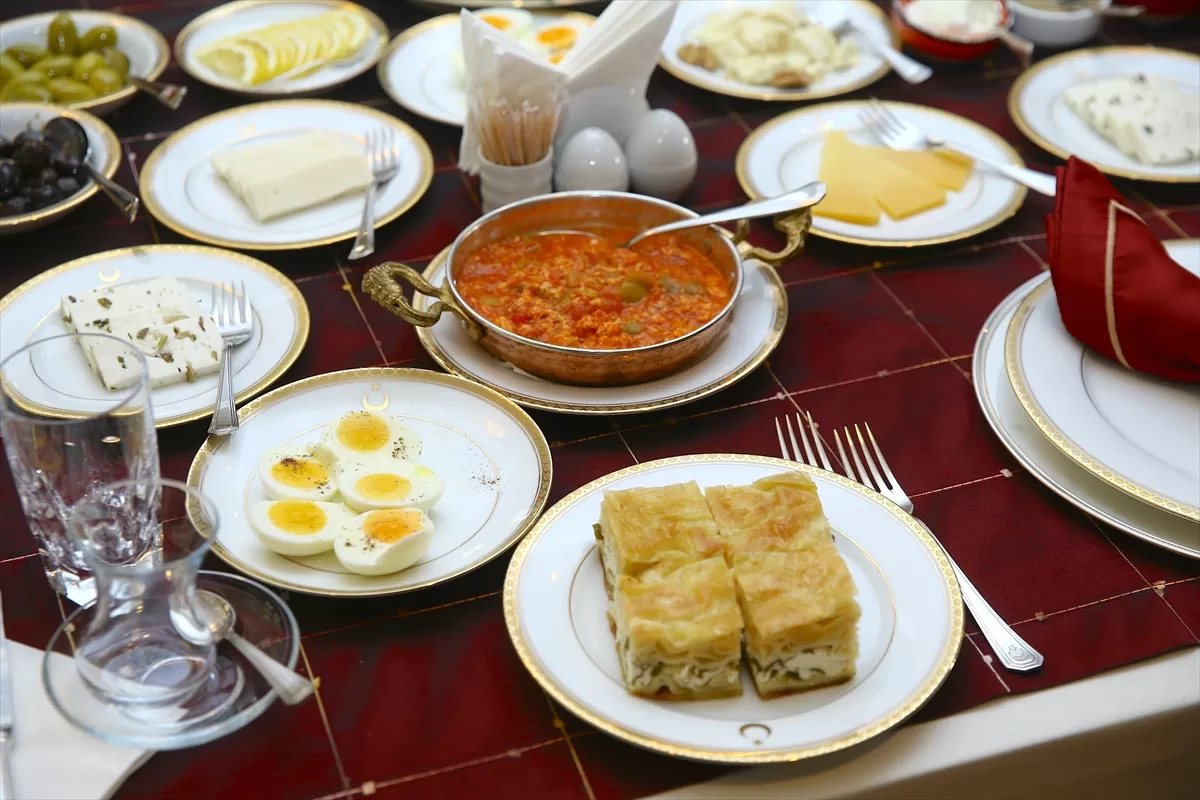 Azerbaycan'da “Dünya Kahvaltı Günü”nde Türk kahvaltısı tanıtıldı