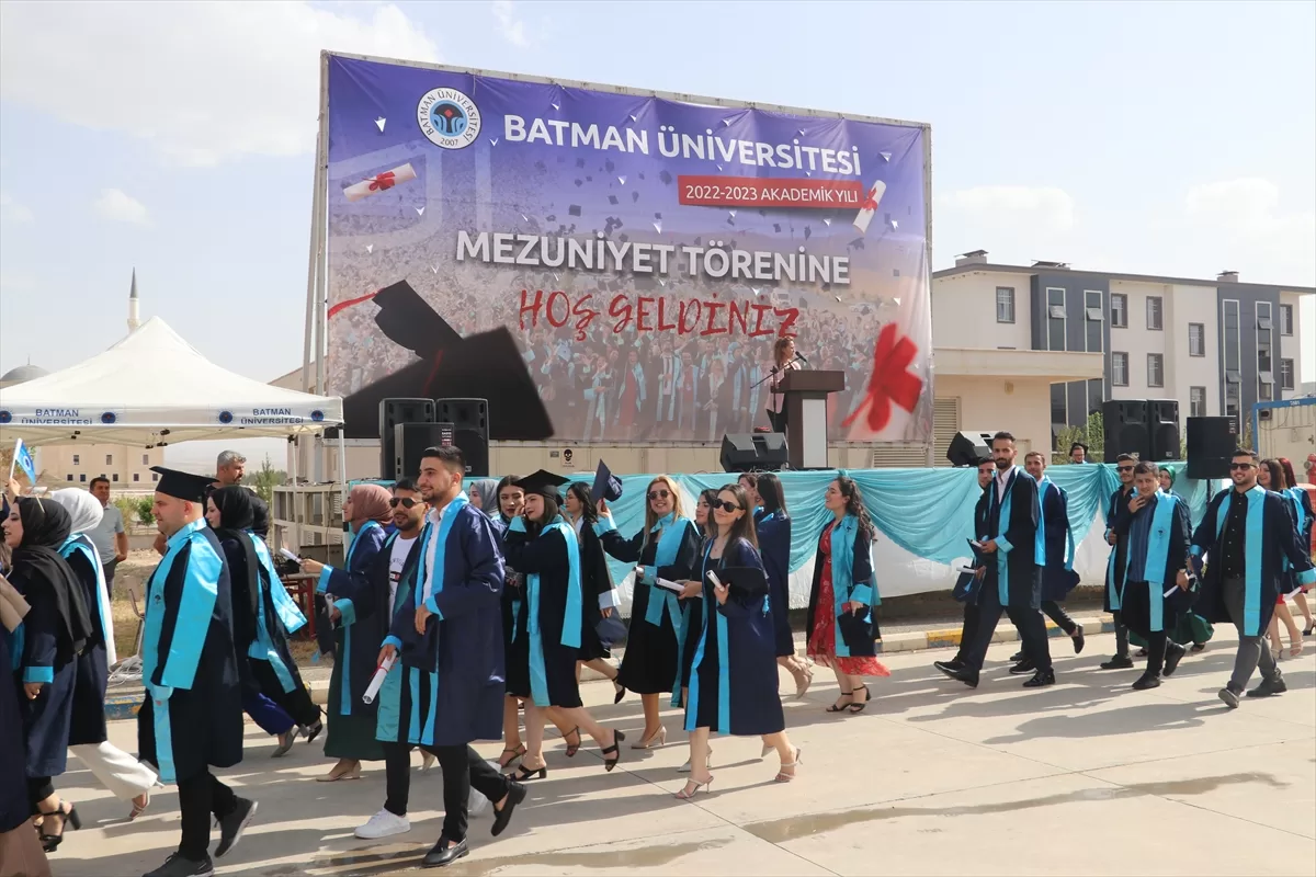 Batman Üniversitesi'nde mezuniyet töreni düzenlendi