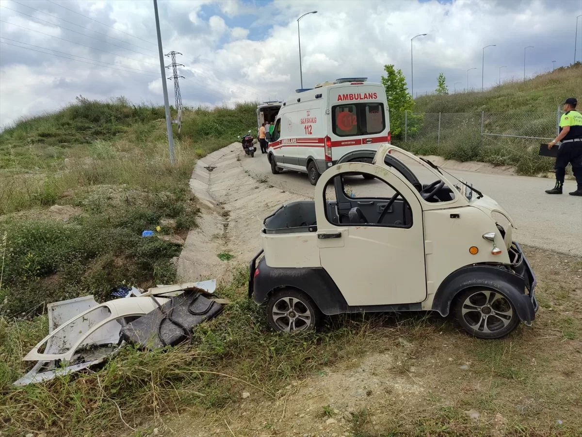 BURSA (AA) – Bursa'nın Orhangazi ilçesinde, su kanalına devrilen elektrikli