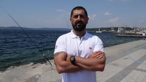ÇANAKKALE (AA) – Çanakkale'de zıpkınla serbest dalış yapan Ozan Önen,
