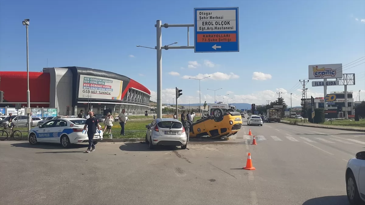 Çorum'daki trafik kazasında 4 kişi yaralandı