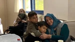 DÜZCE (AA) – Düzce'de ilkokul öğrencileri ziyaret ettikleri huzurevi sakinleriyle