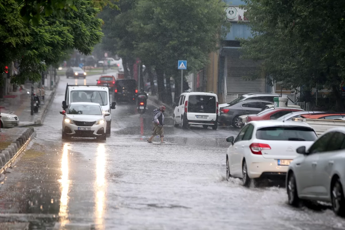 Edirne ve Kırklareli'nde sağanak etkili oluyor