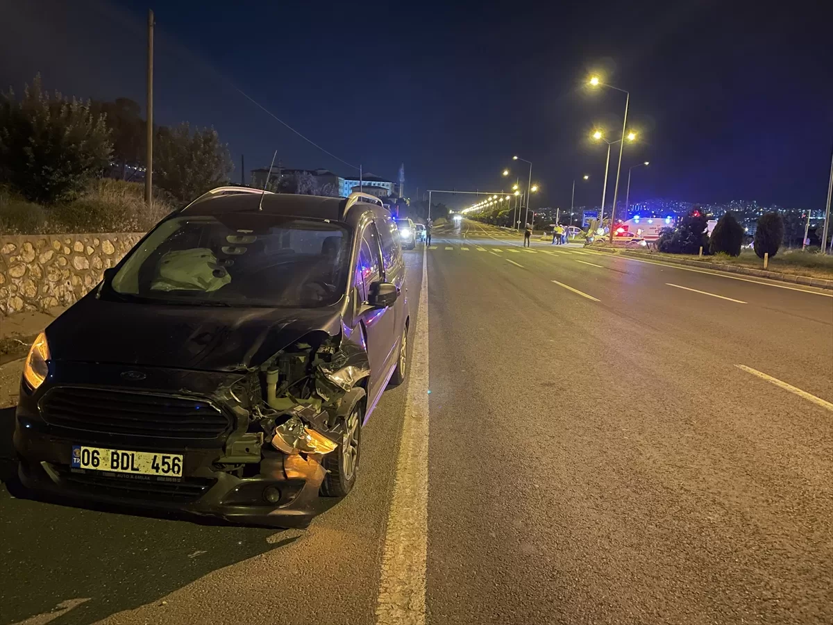 Elazığ'da otomobil ile hafif ticari aracın çarpıştığı kazada 2 kişi yaralandı
