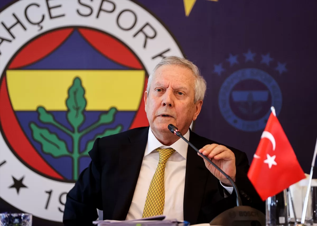 Eski Fenerbahçe Kulübü Başkanı Aziz Yıldırım, “Ali (Koç) Bey, ya bir kongre yap ya da bu konuyu kapat. Aday dersen, aday çıkar. Hiç kimse çıkmazsa ben adayım.” dedi.