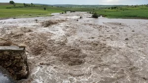 - Seyitgazi ilçesinde taşkın nedeniyle bazı kara yolları kapandı, Kunduzlar