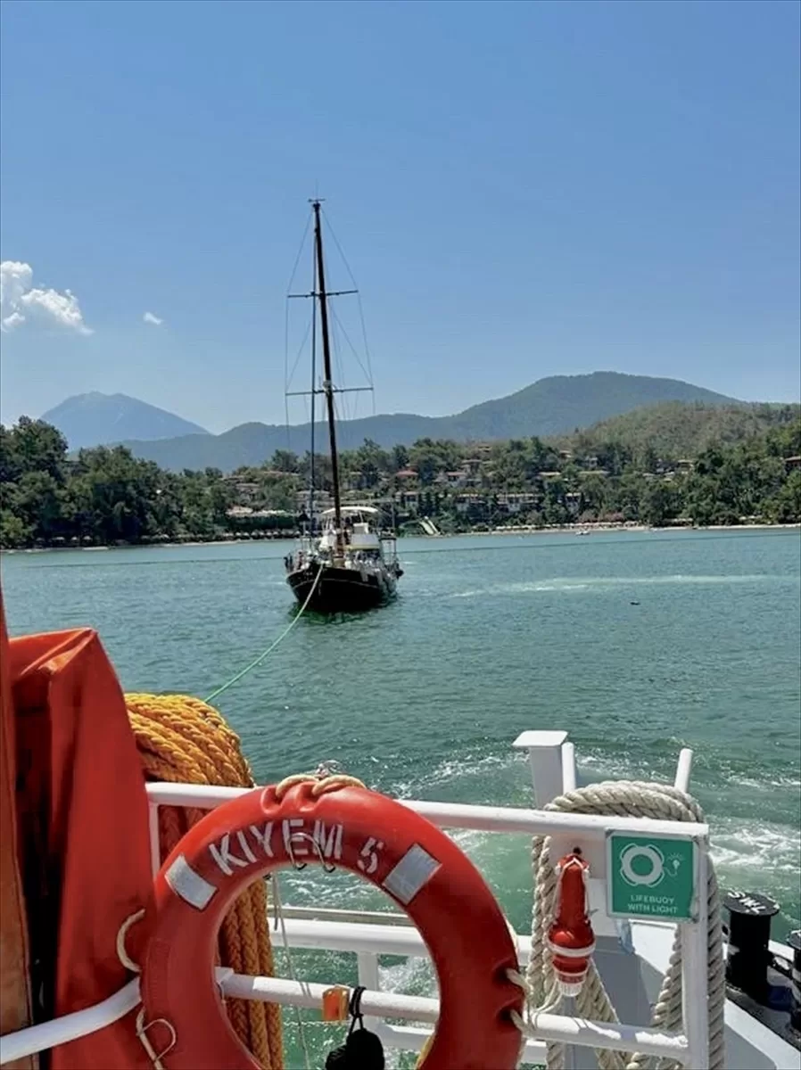 Fethiye Körfezi'nde sürüklenen tekne kurtarıldı