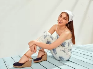 İSTANBUL (AA) – Flo'nun marka yüzü oyuncu Cemre Baysel, şirketin