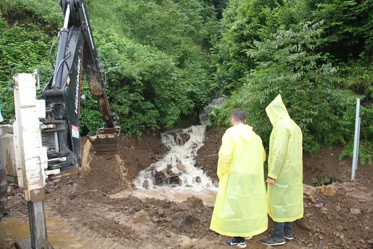 Giresun'da sağanak nedeniyle Yağlıdere-Alucra kara yolu ulaşıma kapandı