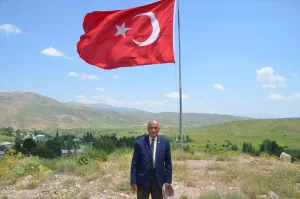 HAKKARİ (AA) – Hakkari'nin Yüksekova ilçesinde yaşayan eski muhtar Seyit