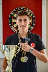 ANTALYA (AA) – SİNAN ÖZMÜŞ – İspanya'da düzenlenen Elektronik Dart