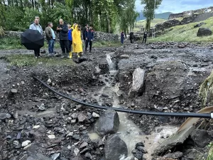 IĞDIR (AA) – Iğdır’da sağanak yağmurun ardından bazı ev, ahır