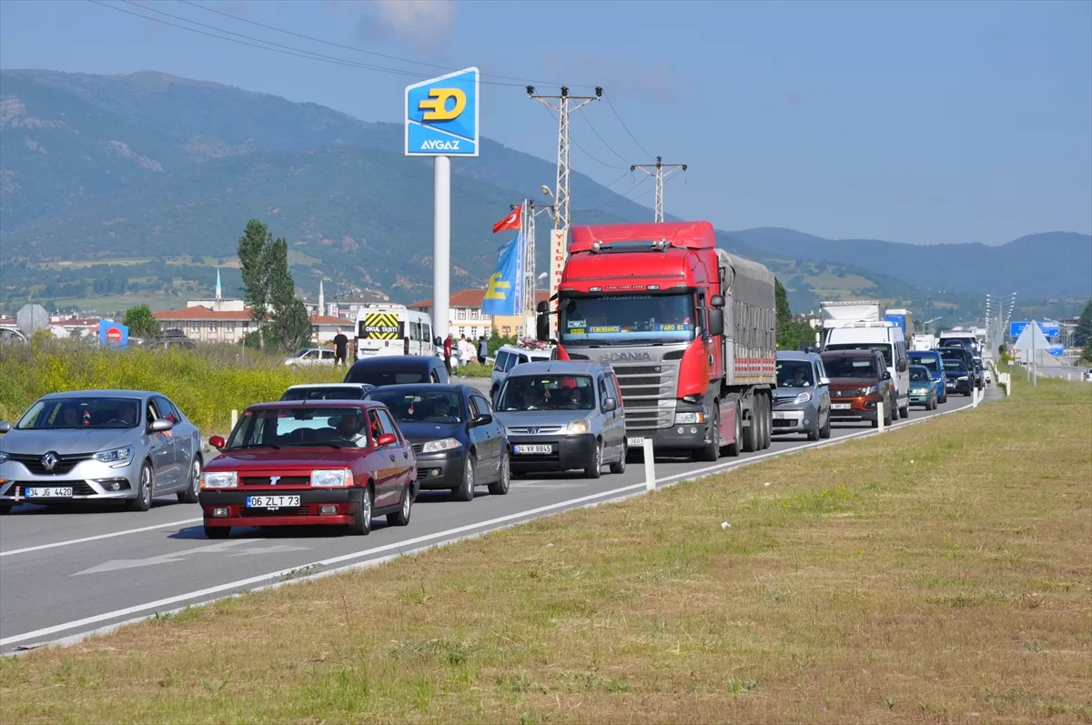 İstanbul-Samsun kara yolunda bayram trafiği