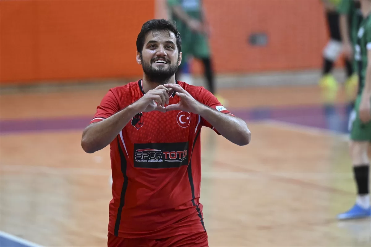 - İstanbul temsilcisi, 6-4 kazandığı ilk maçın rövanşında rakibini 8-2