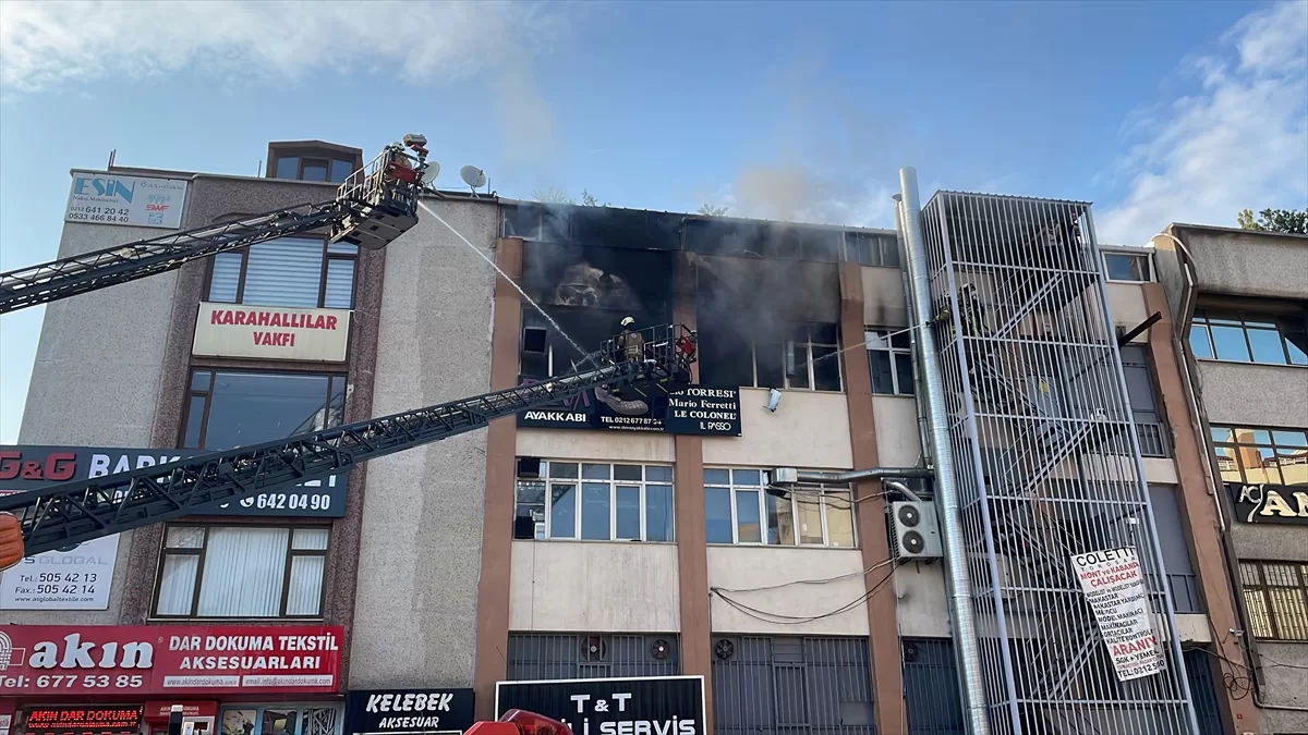 İstanbul'da ayakkabı imalathanesinde çıkan yangın söndürüldü