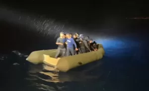 İZMİR (AA) – İzmir açıklarında yasa dışı yollarla yurt dışına