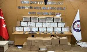 İZMİR (AA) – İzmir'in Karabağlar ilçesinde düzenlenen uyuşturucu operasyonunda kırmızı