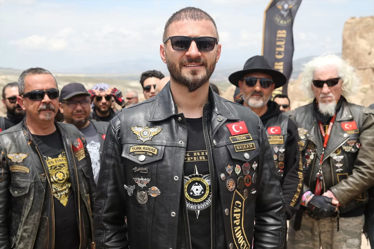Kapadokya'da toplanan motorcular kulüp yemini edip yelek giydi