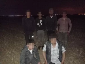 KİLİS (AA) – Kilis'in Elbeyli ilçesinde göçmen kaçakçılığı yaptıkları iddiasıyla