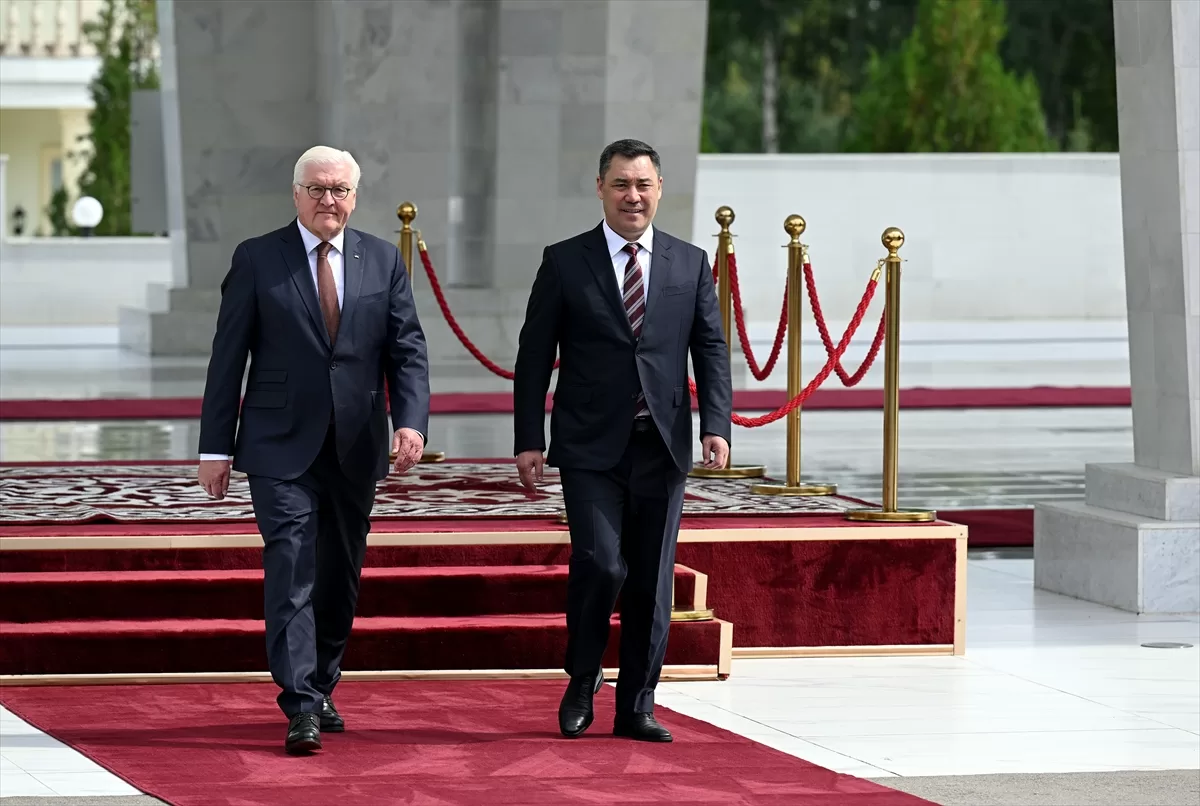 Kırgızistan Cumhurbaşkanı Caparov, Almanya Cumhurbaşkanı Steinmeier ile bir araya geldi