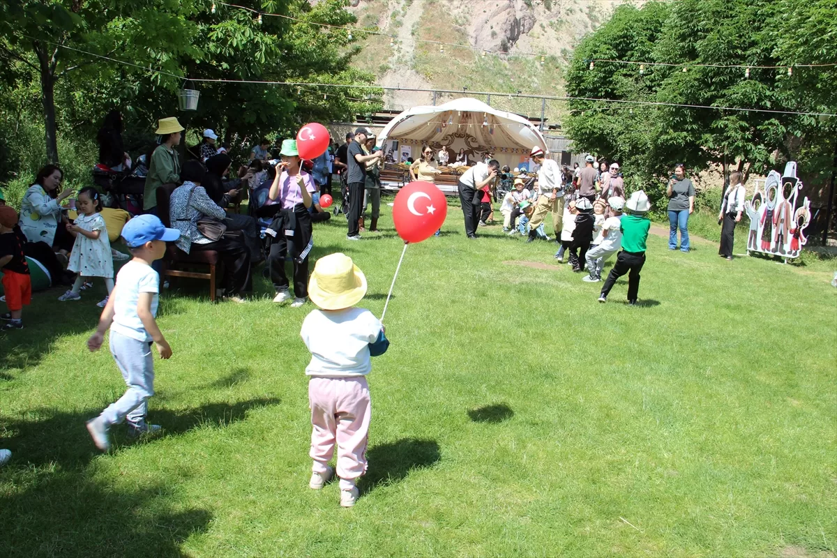 Kırgızistan'da “1 Haziran Dünya Çocuk Günü” etkinliğinde Türk yemekleri ikram edildi