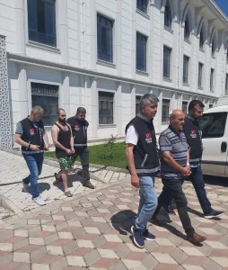 KOCAELİ (AA) – Kocaeli'nin Gölcük ilçesinde çıkan bıçaklı kavgada 1