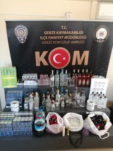KOCAELİ (AA) – Kocaeli'nin Gebze ilçesinde çeşitli miktarlarda kaçak içki
